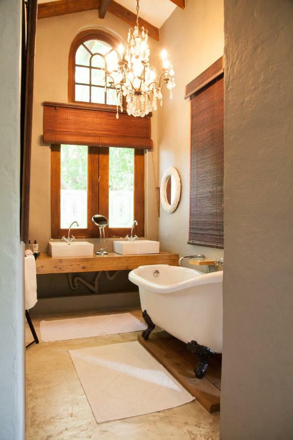 Little Forest Guest House โจฮันเนสเบิร์ก ภายนอก รูปภาพ