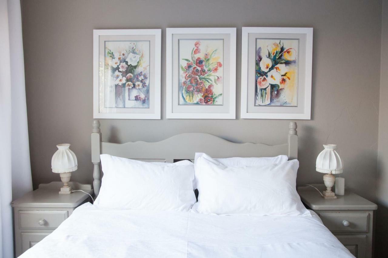 Little Forest Guest House โจฮันเนสเบิร์ก ภายนอก รูปภาพ