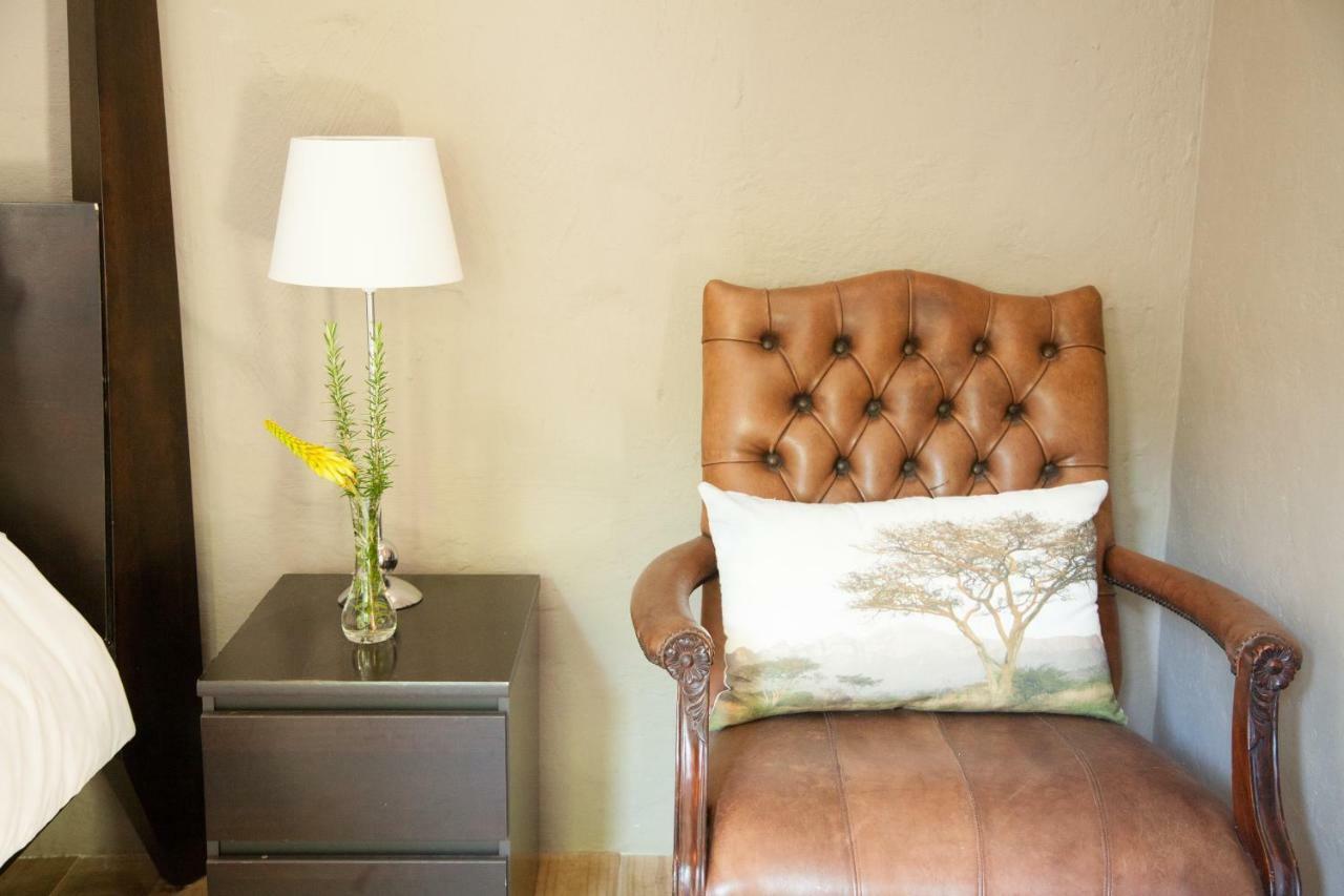 Little Forest Guest House โจฮันเนสเบิร์ก ภายนอก รูปภาพ